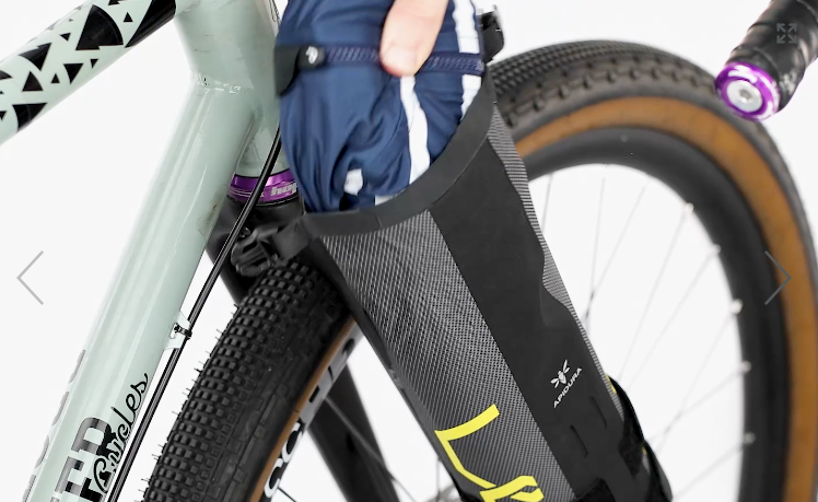 Apidura Cargo Cage Pack (1.3L) - Sticky Bottle